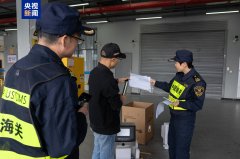 港珠澳大桥珠海公港口进出口总值破万亿 港珠澳大桥珠海公港口进出口总值破万亿